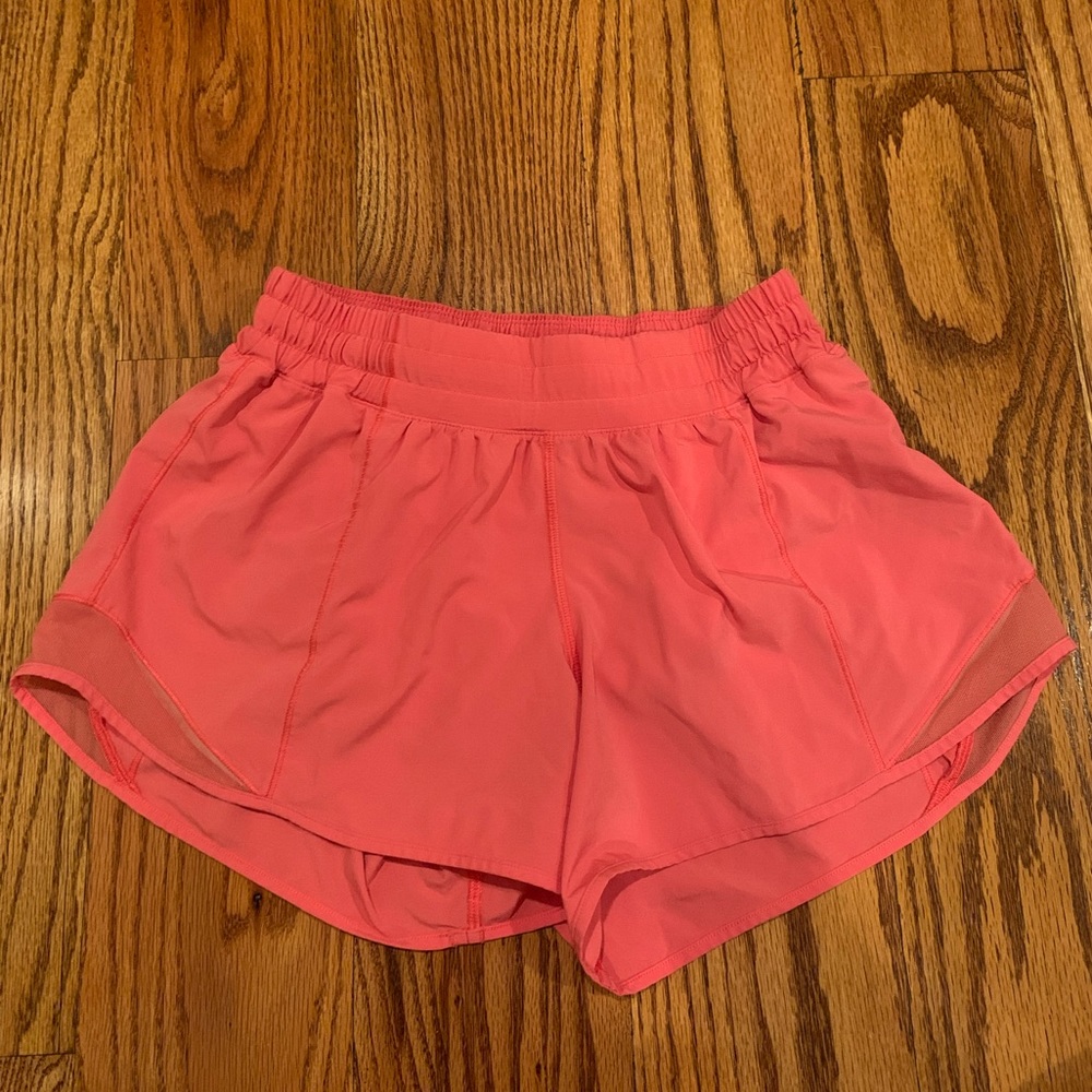 LULULEMON PINK HOTTY HOT 4” SIZE 6
